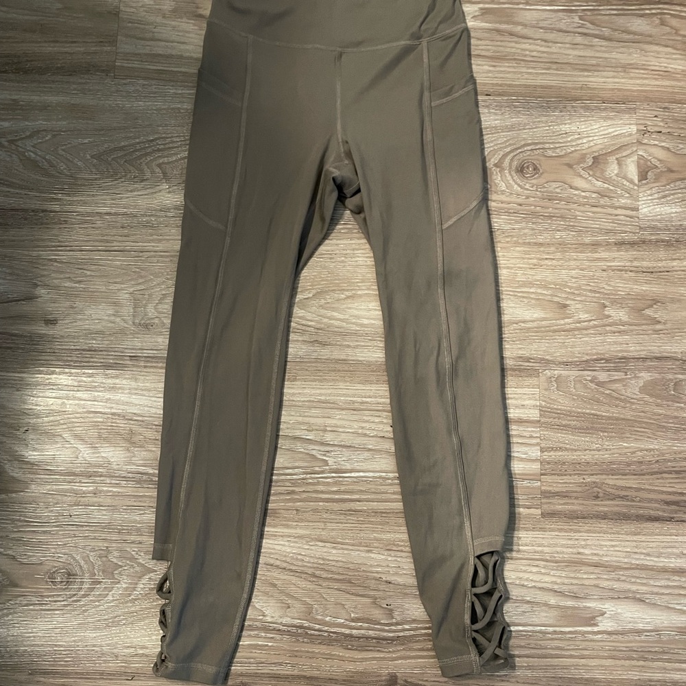 Gilly Hicks Women’s Camo Green Leggings